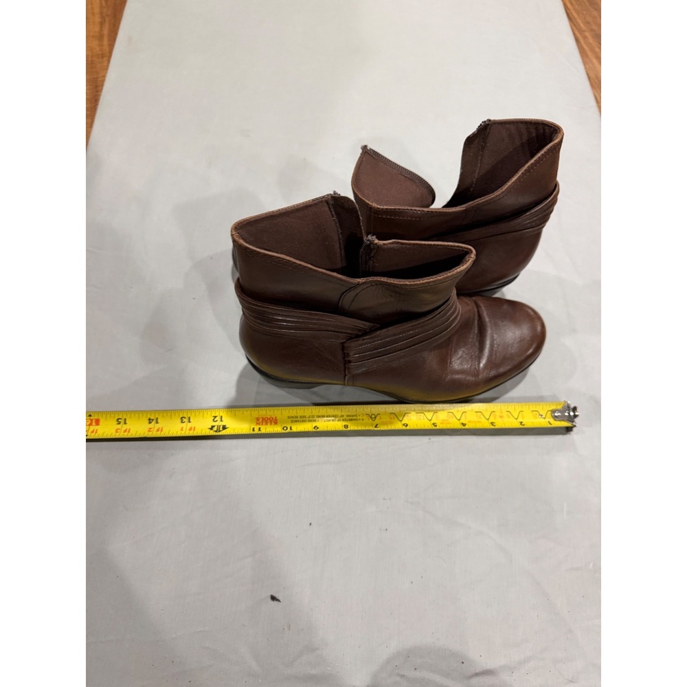 Classic Womens Clarks Bendables Leather Ankle Booties 8W Brown 36799